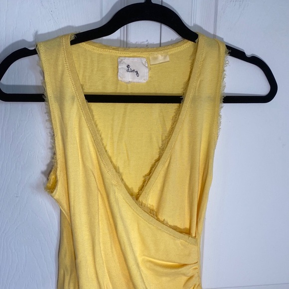 Linq V-Neck Raw-Hem Top - Picture 2 of 7